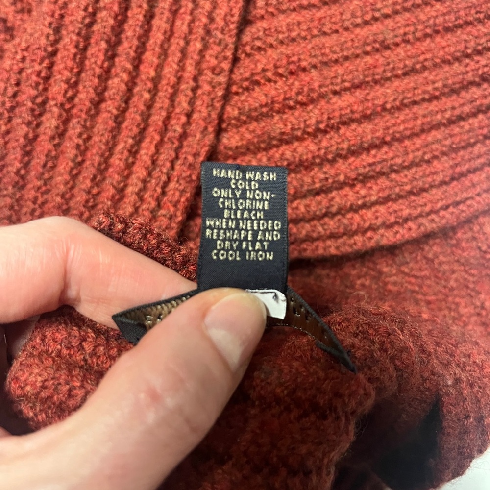 Banana Republic Gray and Rust Ribbed Scarves - Picture 3 of 3